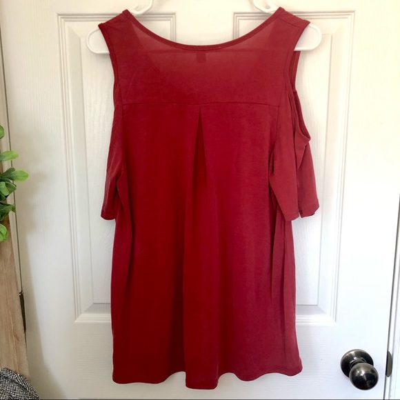 Francesca’s Short Sleeve Cold Shoulder Shirt - Picture 2 of 4
